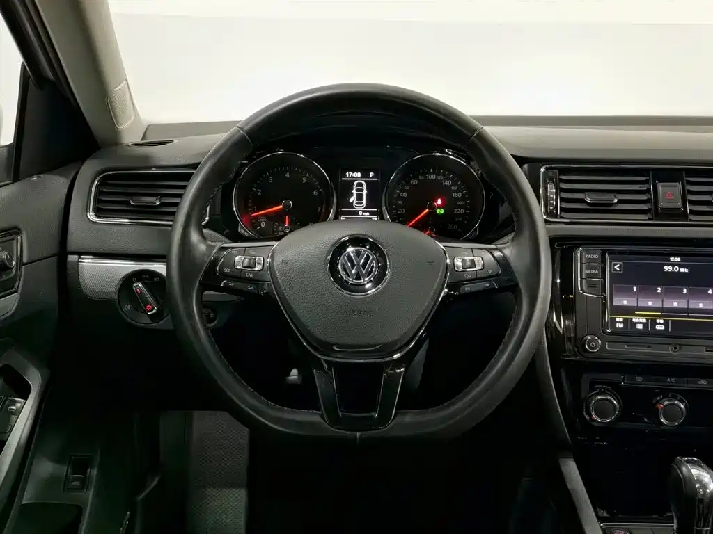 Volkswagen Sagitar 2018 280TSI DSG Spark Edition фото 11