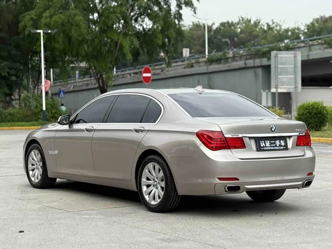 BMW 7 Series 2009 Model 740Li Leading Edition фото 7