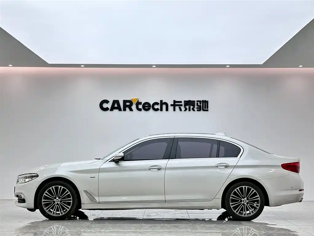 BMW 5 Series 2018 530Li Exclusive Luxury Package фото 2