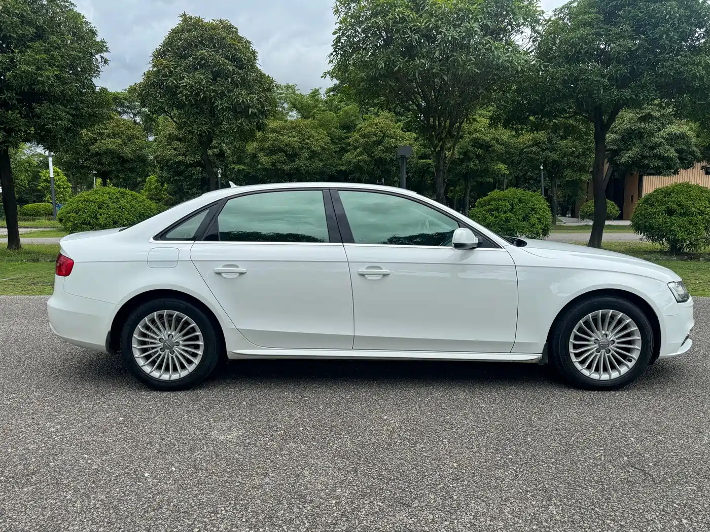 Photo 5 - Audi A4L