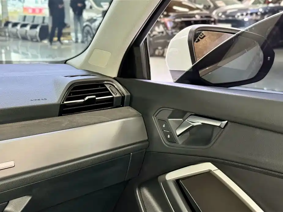 Audi Q3 2023 35 TFSI Fashion Dynamic Model (1.5T) фото 24