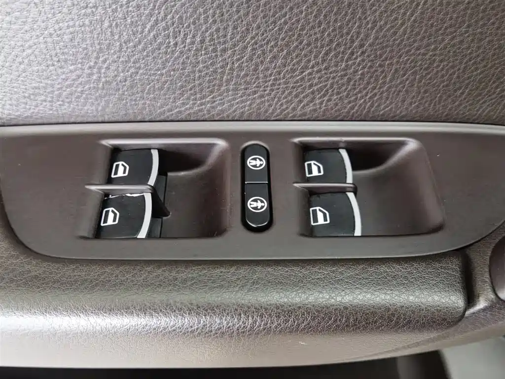 Volkswagen Touareg 2011 3.0TSI Standard фото 9