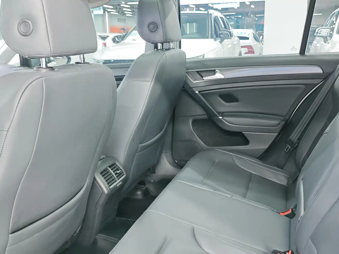 Volkswagen Golf (Import) 2019 1.8TSI Wagon фото 9