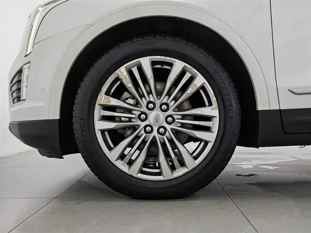 Cadillac XT5 2017 Anniversary Edition 28T 4WD Leading фото 17