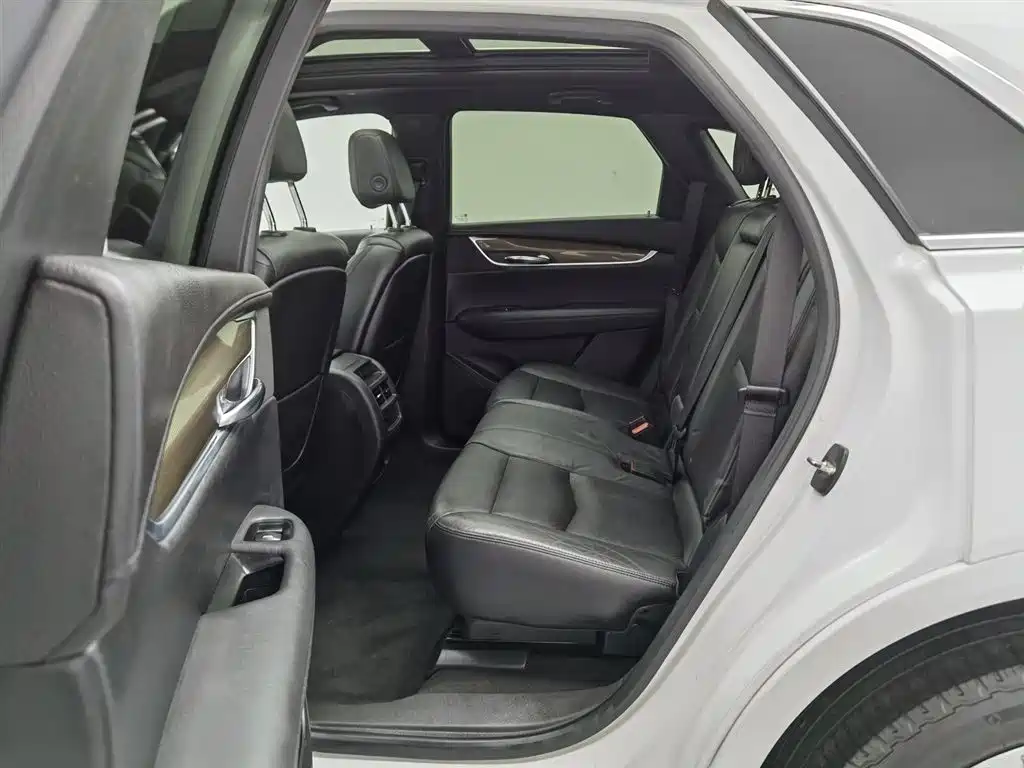 Cadillac XT5 2017 Anniversary Edition 28T 4WD Leading фото 15