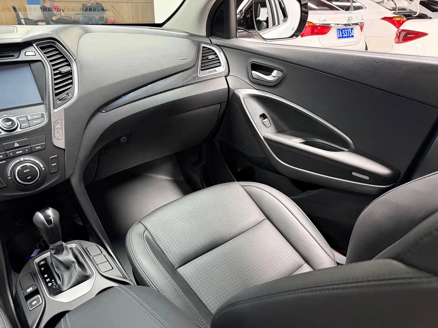 Hyundai Santa Fe 2013 Facelift 2.4L Automatic 4WD Smart фото 11