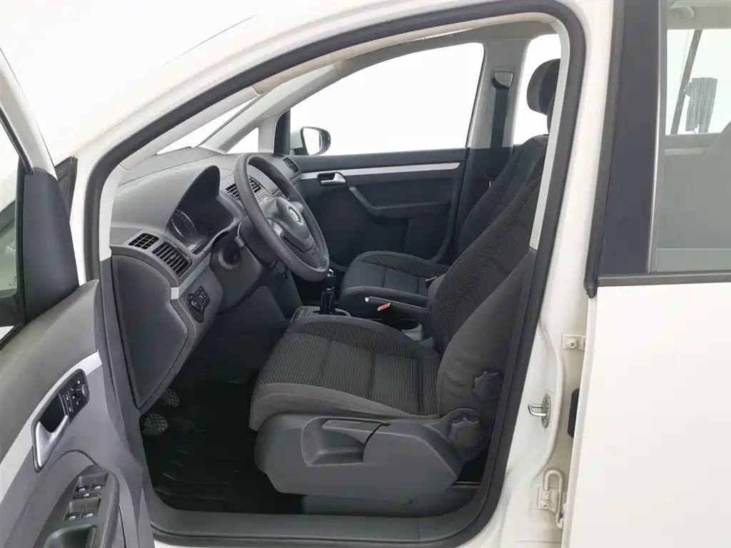 Volkswagen Touran 2015 1.4T Manual Trend Edition 5-seater фото 10