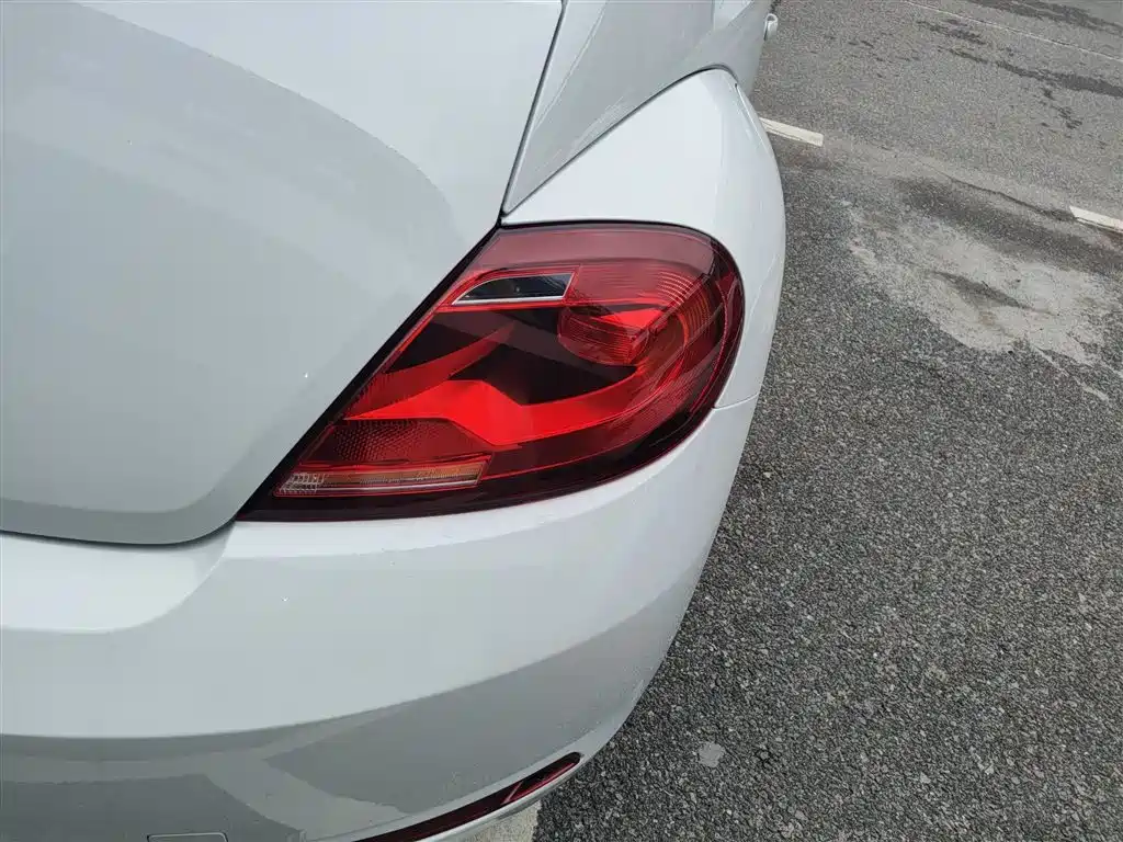 Volkswagen Beetle 2018 180TSI Easy Joy Edition фото 24