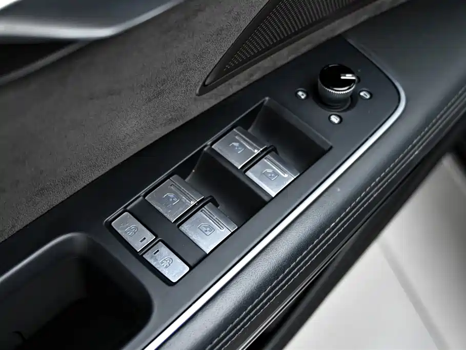 Audi A8 New Energy 2022 A8L 60 TFSIe quattro Collector's Edition фото 24