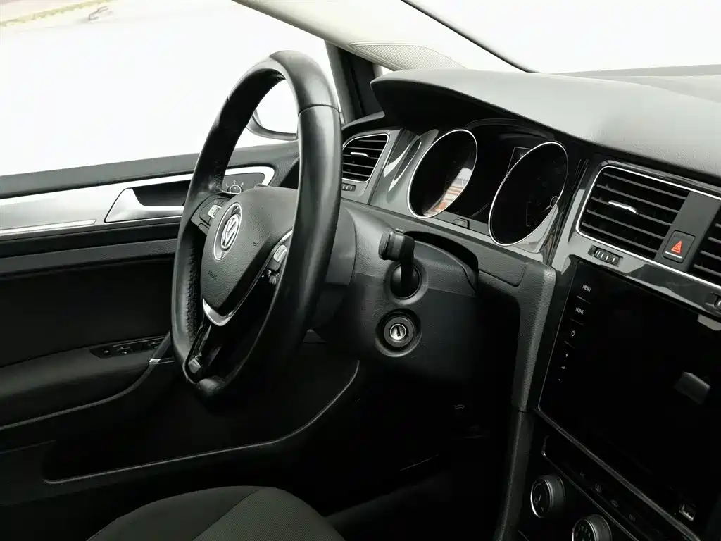 Volkswagen Golf 2020 200TSI DSG Comfort Progressive Edition фото 22
