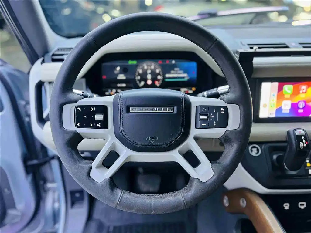 Land Rover Defender 2021 110 P400 Dark Special Edition фото 8