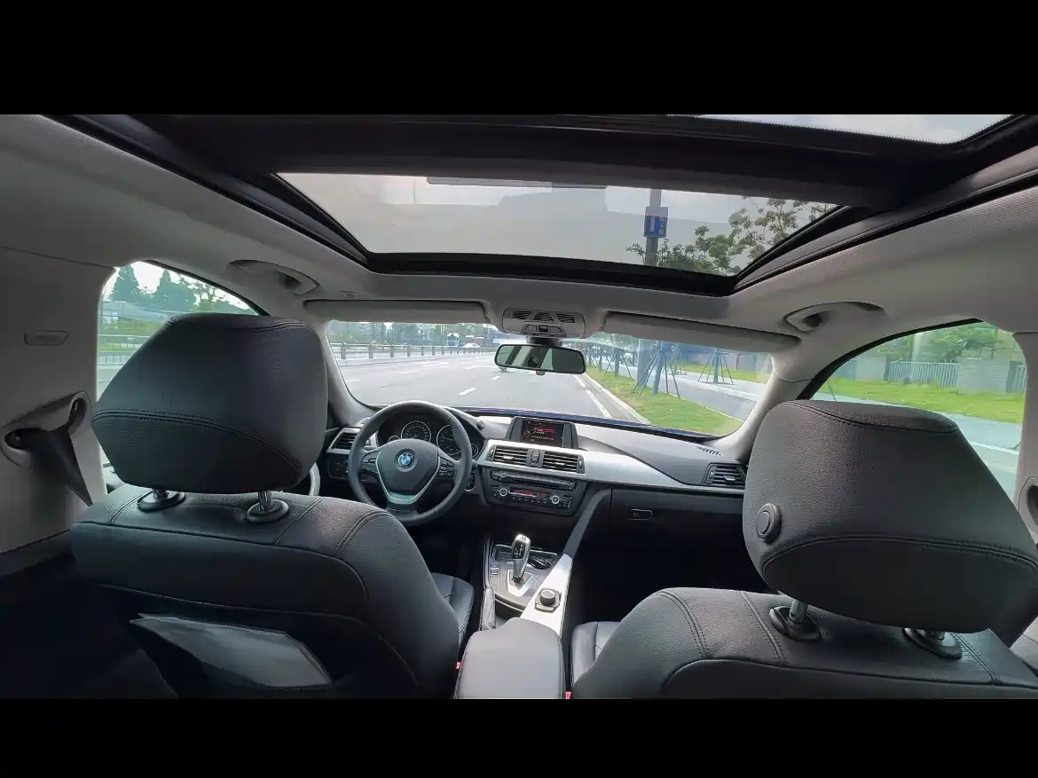 BMW 3 Series GT 2013 Model 320i Leading фото 6
