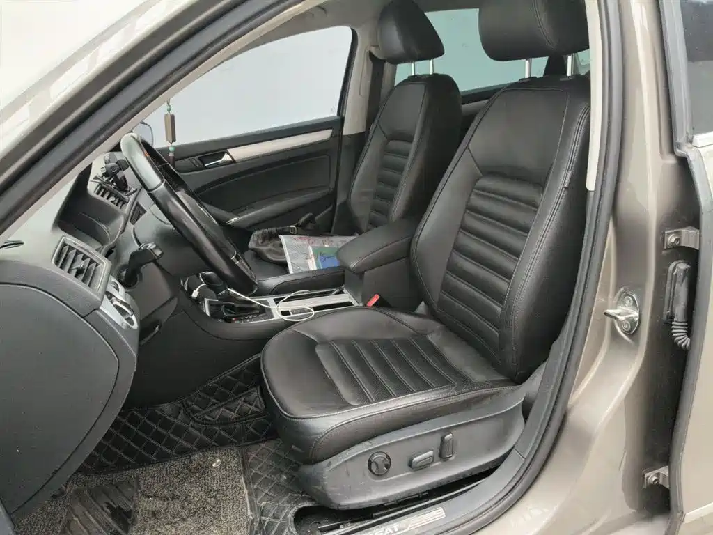 Volkswagen Passat 2014 1.8TSI DSG Executive Edition фото 8