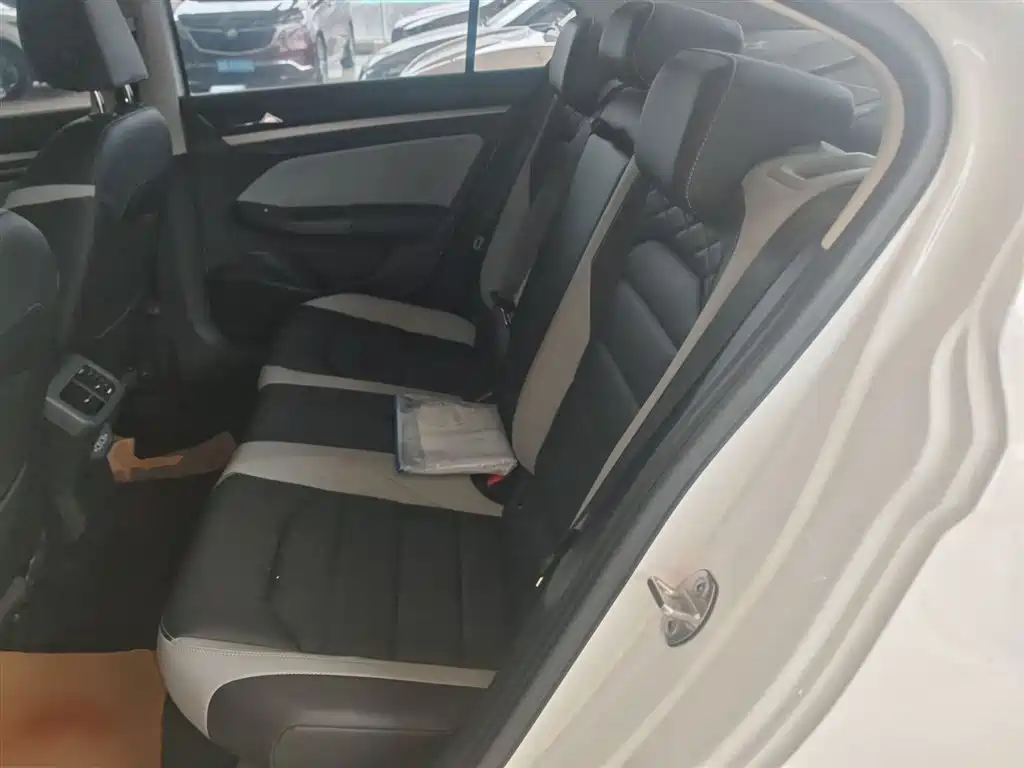 Volkswagen Bora 2023 300TSI DSG Premium Edition фото 17