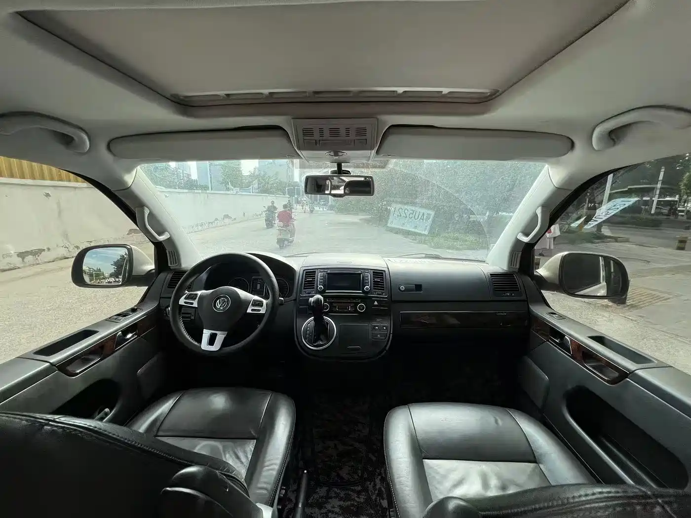 Фото 7 - Volkswagen Multivan