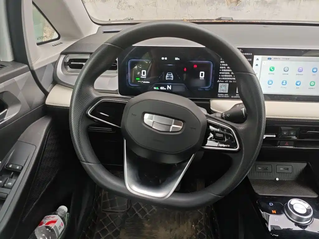 Фото 7 - Geely Geometry E Firefly