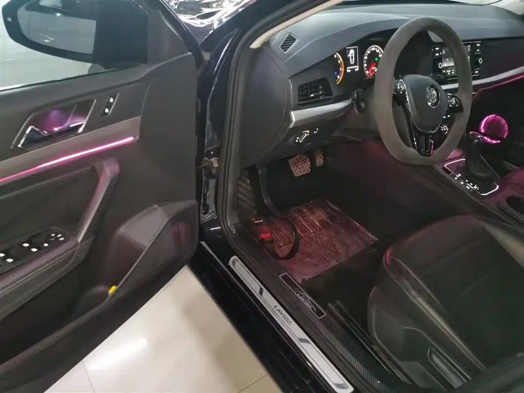 Volkswagen Lavida 2019 1.5L Automatic Comfort Edition China VI фото 9