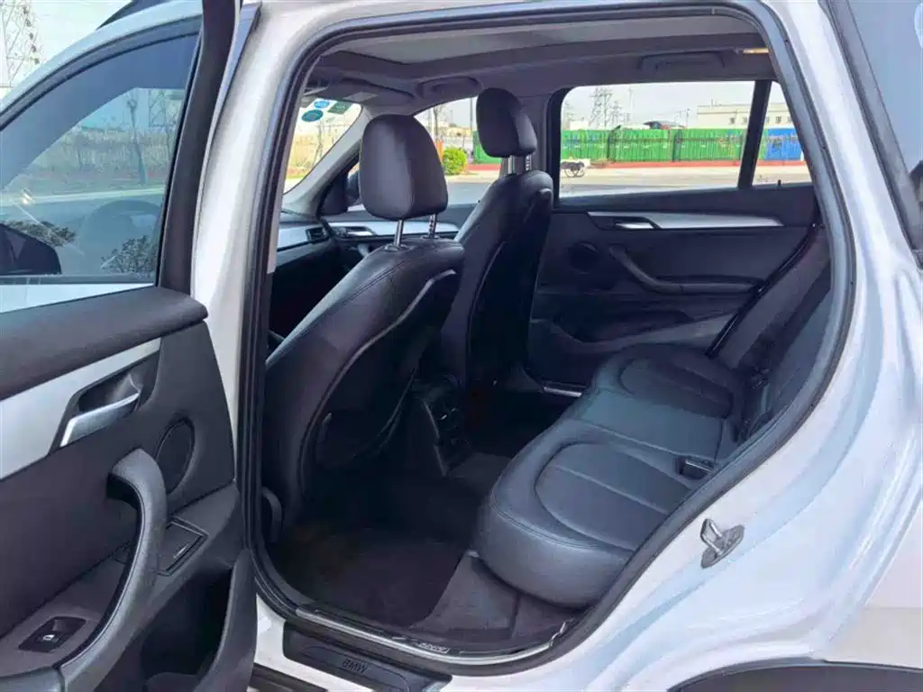 BMW X1 2016 sDrive18Li Premium Model фото 12