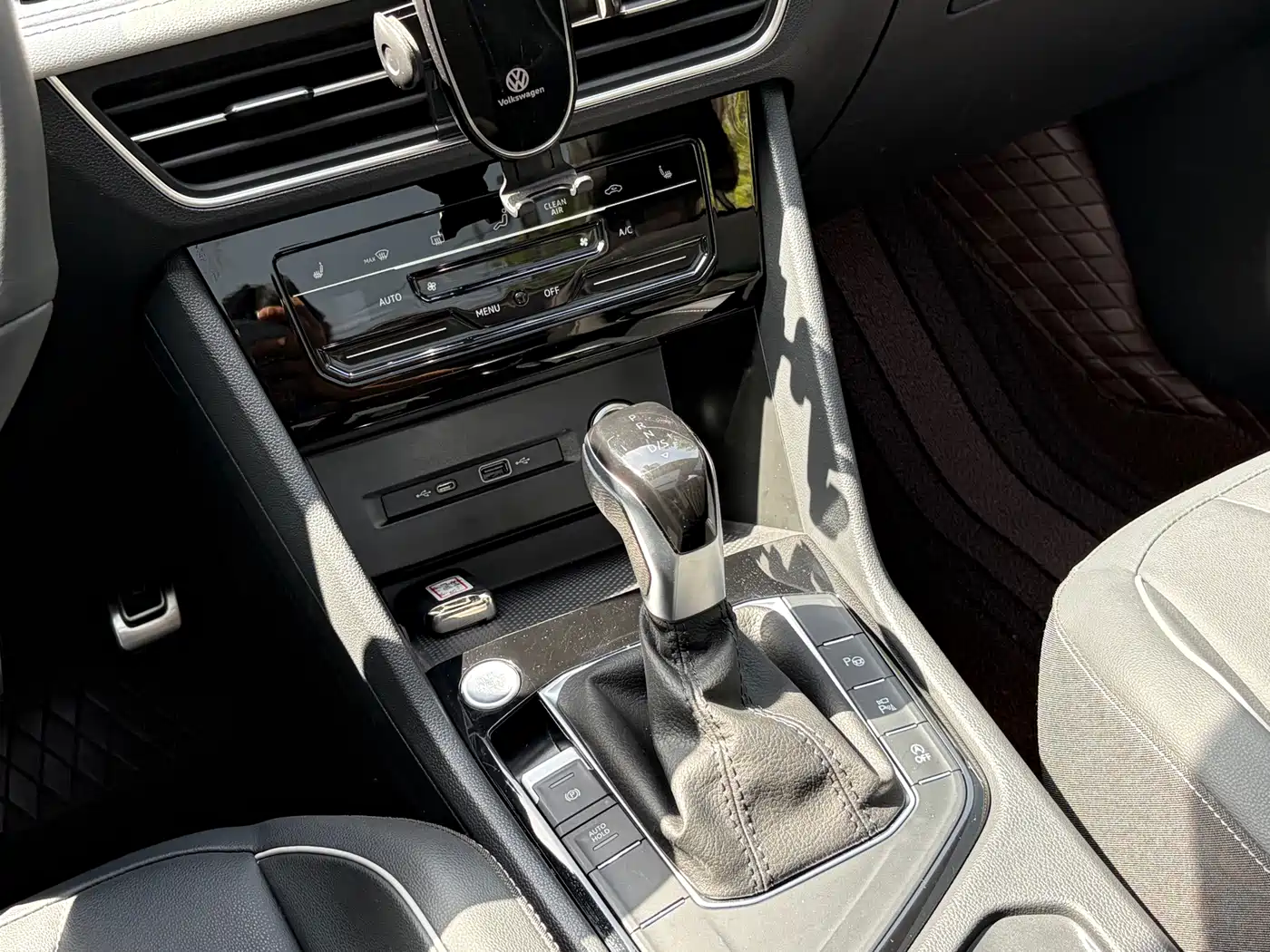 Volkswagen Tiguan L 2024 Outstanding 330TSI Auto 2WD R-Line Dragon Glory Edition фото 25
