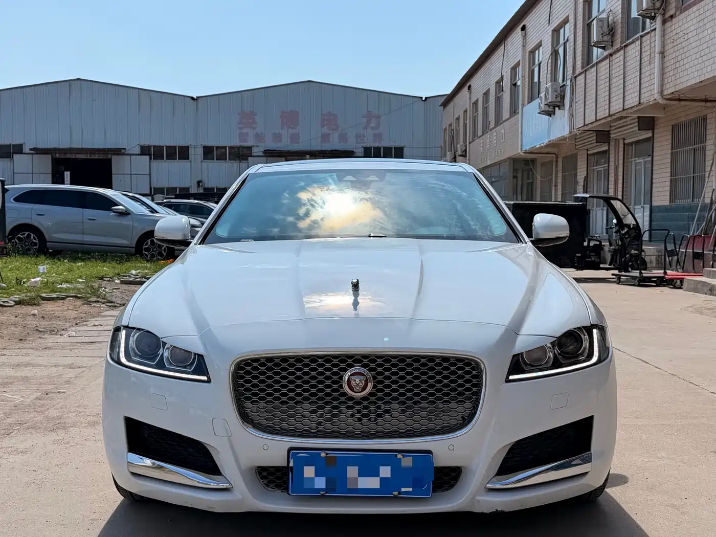 Photo 2 - Jaguar XFL