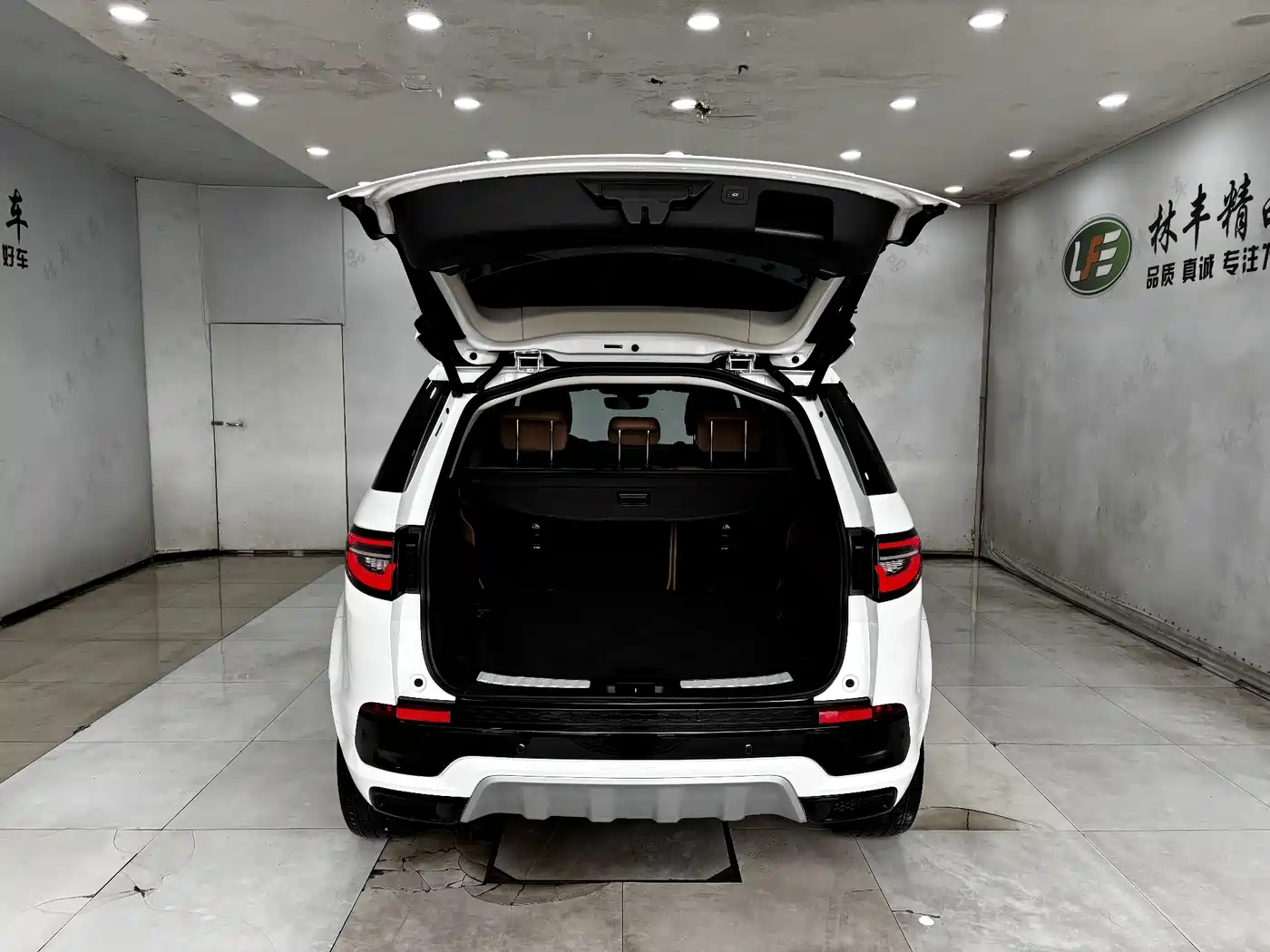 Land Rover Discovery Sport 2025 249PS Performance Tech Edition фото 28