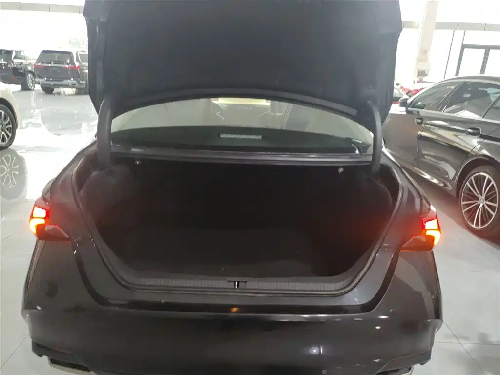 Toyota Avalon 2022 2.0L Luxury Edition фото 14