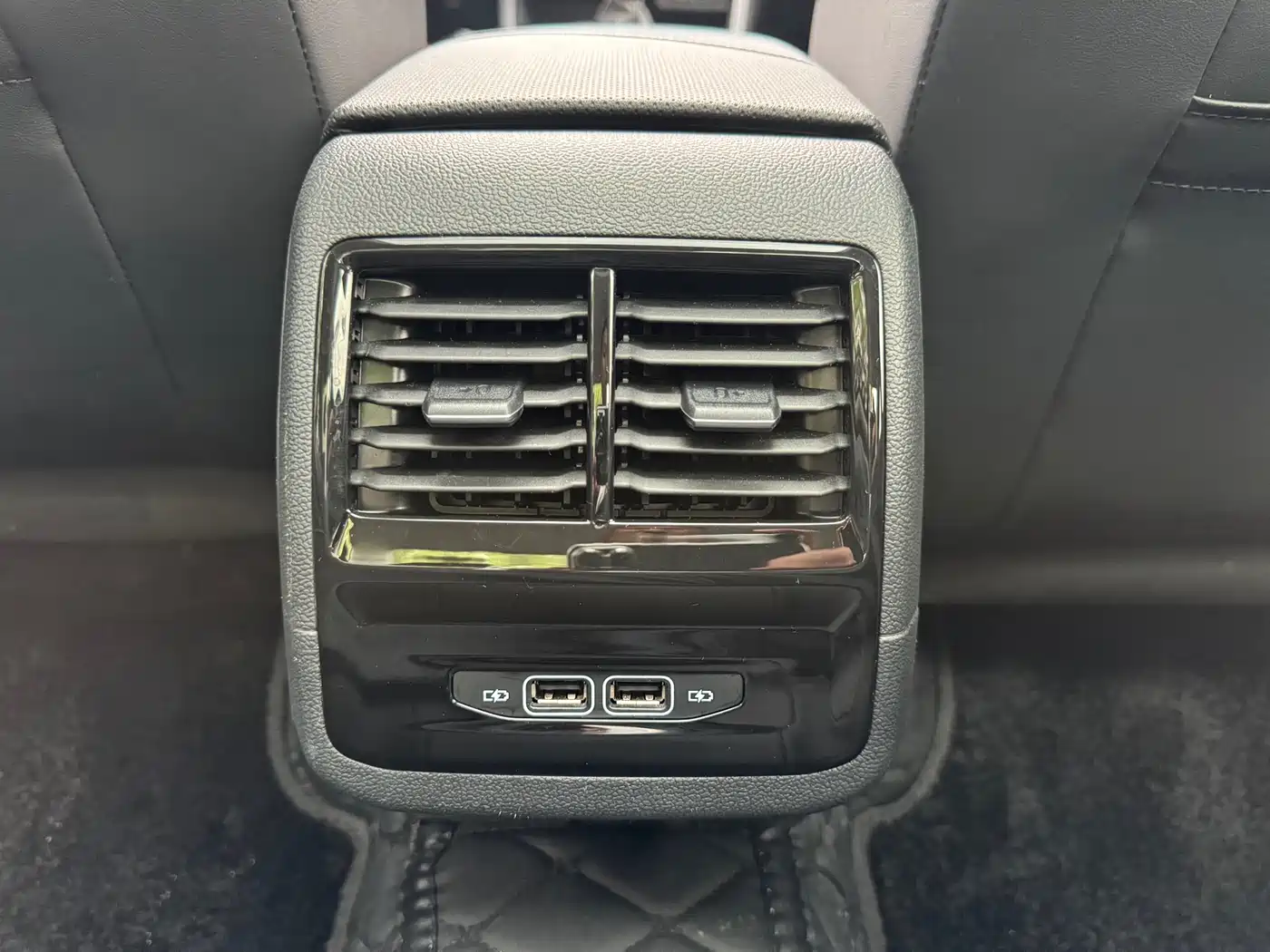 Volkswagen Sagitar 2023 Model Year 280TSI DSG Surpass Edition фото 14