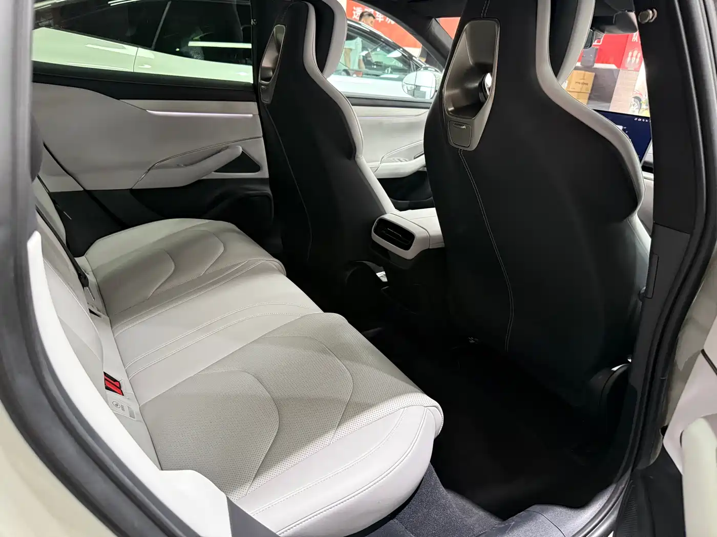 Xiaomi Auto Xiaomi SU7 2024 AWD Extended Range Advanced Smart Driving Max Edition фото 10