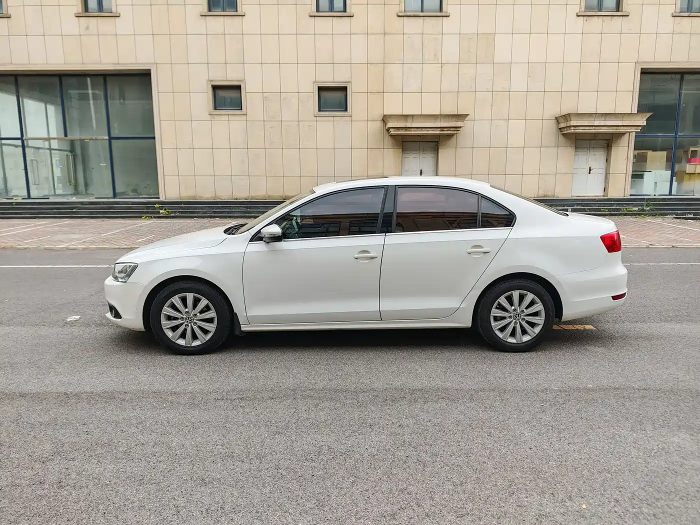 Volkswagen Sagitar 2014 Facelift 1.6L Automatic Comfort фото 5