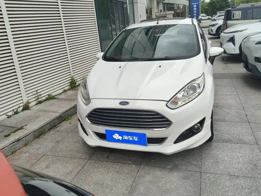 Фото 2 - Ford Fiesta