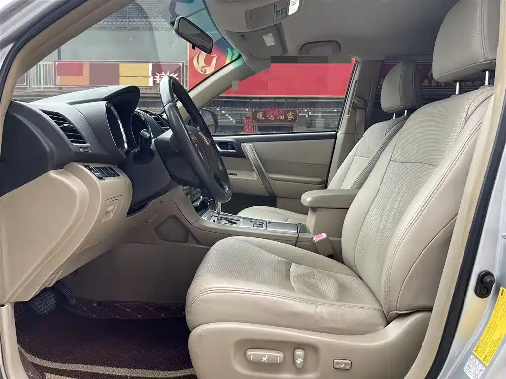 Toyota Highlander 2009 2.7L 2WD 5-seater Sport Edition фото 4