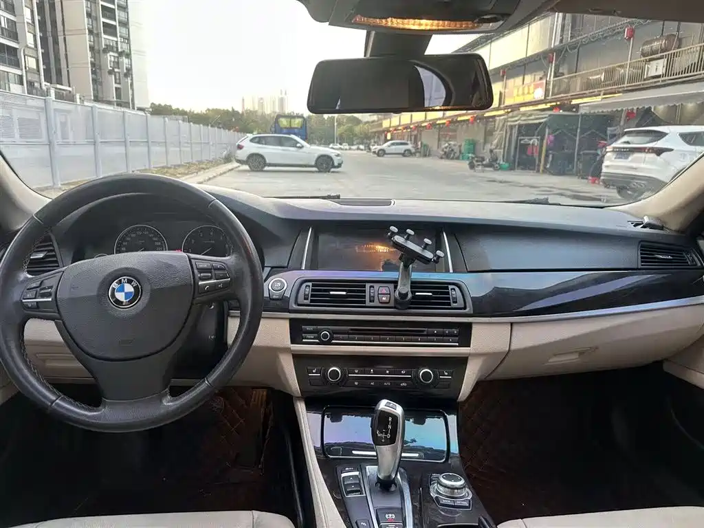 BMW 5 Series 2013 525Li Excellence Edition фото 6