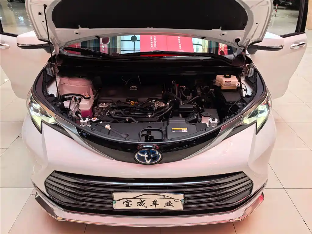 Toyota Sienna 2021 2.5L Hybrid Premium Edition фото 24
