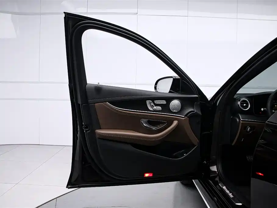 Mercedes-Benz E-Class 2021 E 300 L Sport Premium фото 11