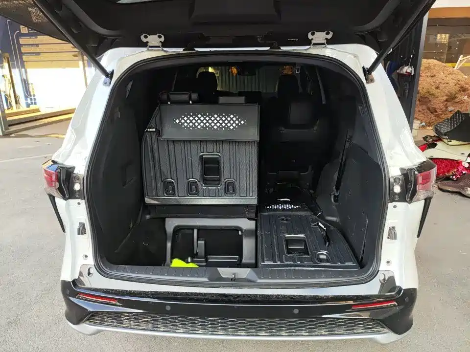 Toyota Granvia 2025 2024 2.5L Hybrid Luxury