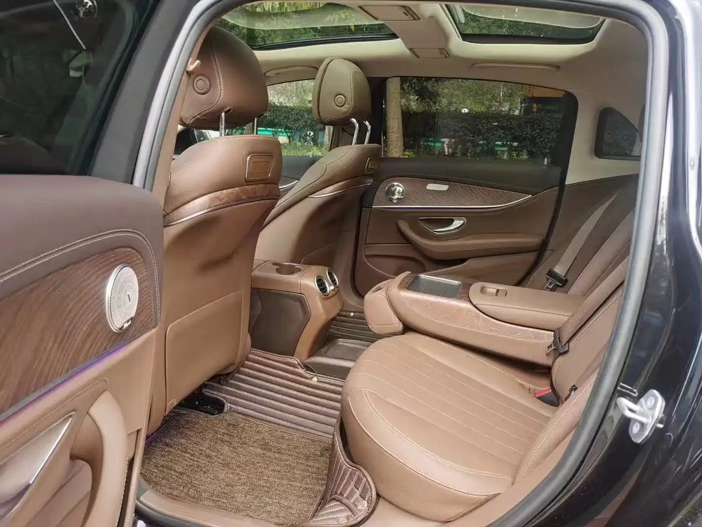 Фото 6 - Mercedes-Benz E-Class
