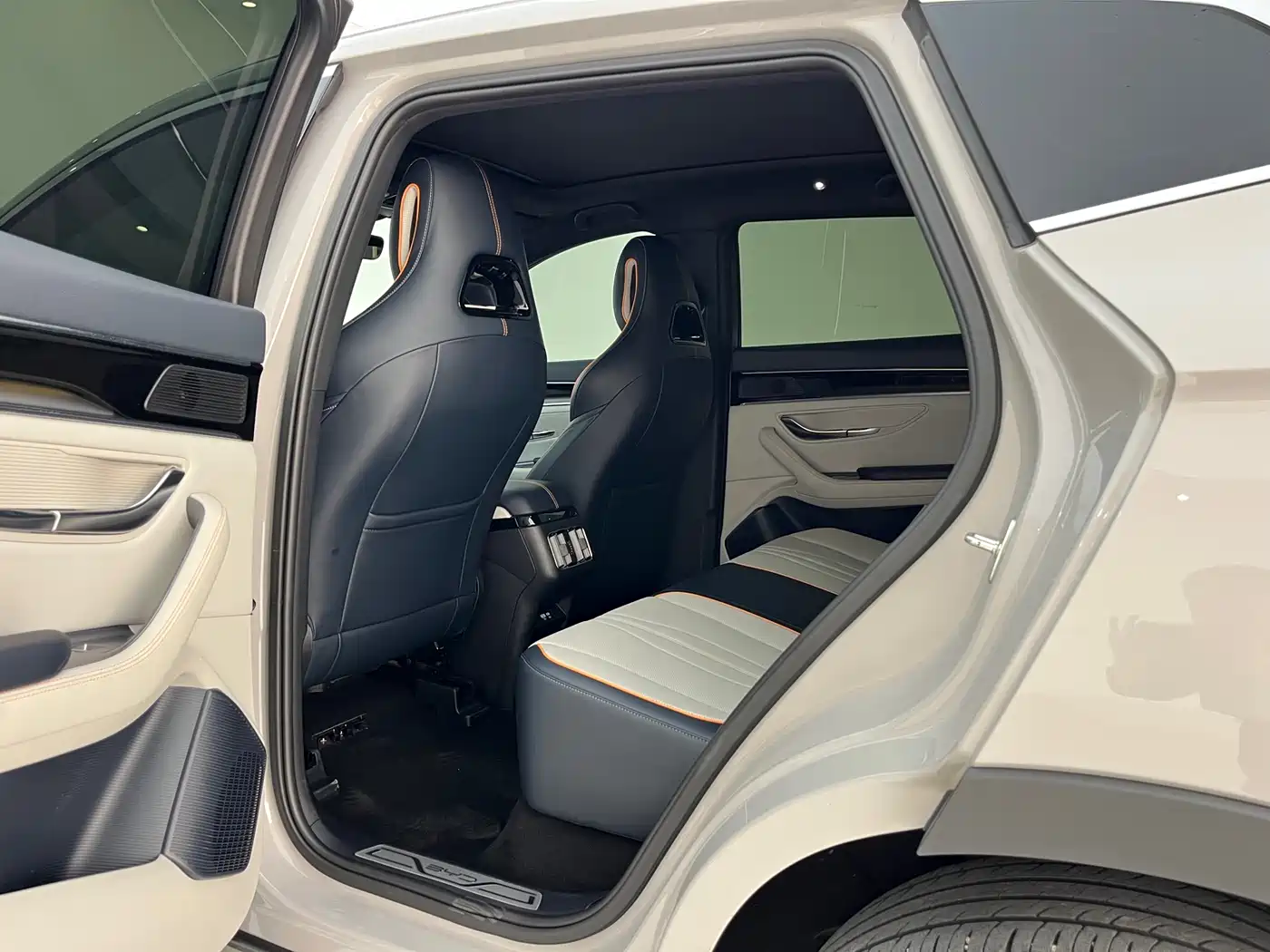 BYD Song PLUS PHEV 2024 Glory Edition DM-i 150km Flagship PLUS фото 11