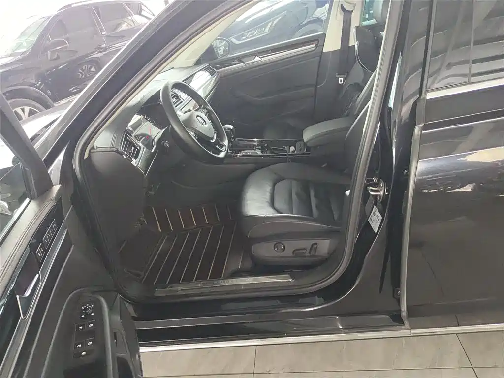 Volkswagen Phideon 2019 380TSI 2WD Business Edition China VI фото 15