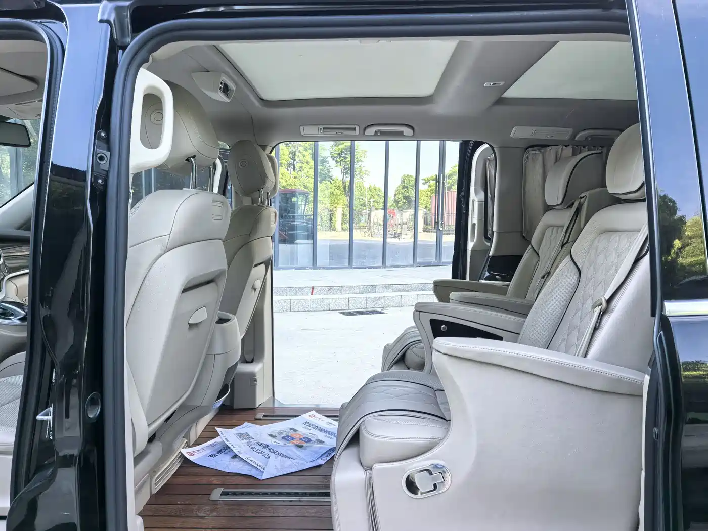 Mercedes-Benz V-Class 2017 Model V 260 L Premium Extended Edition фото 14