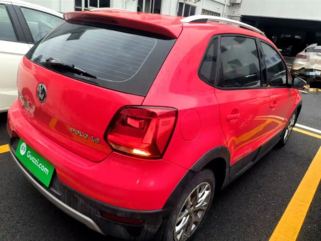 Volkswagen Polo 2014 1.6L Cross Polo Automatic фото 7