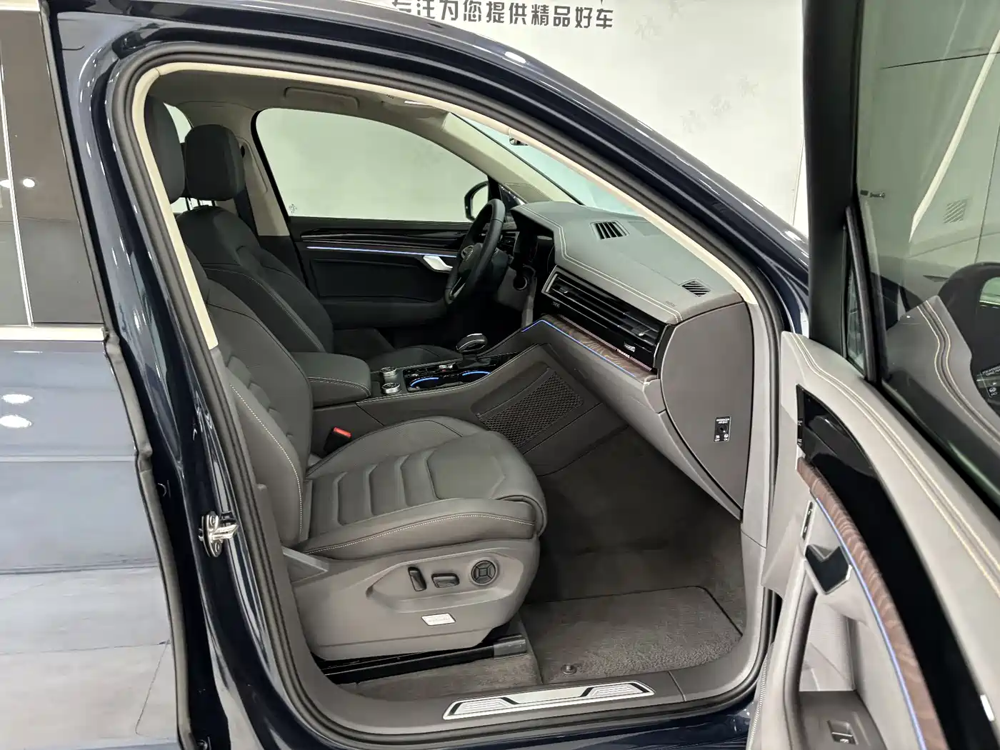 Volkswagen Touareg 2025 Facelift 2.0TSI RY Edition фото 27