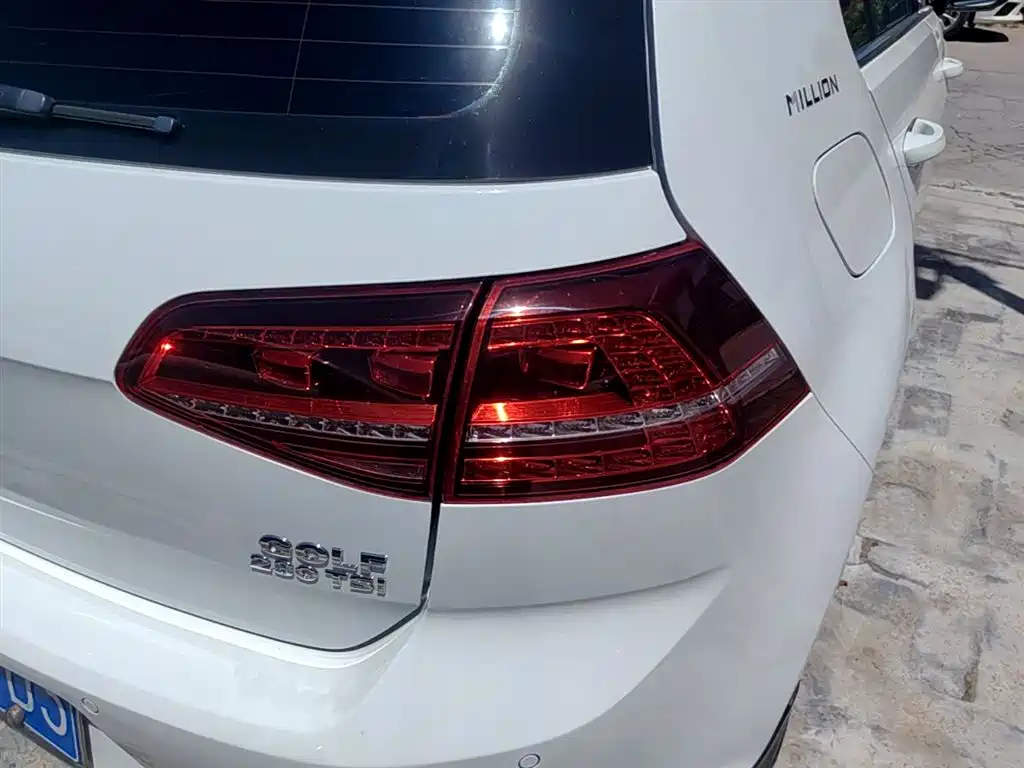 Volkswagen Golf 2017 230TSI Auto Luxury Millionth Anniversary Edition фото 8