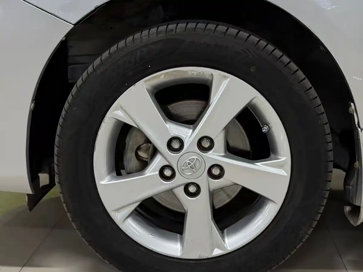 Toyota Corolla 2011 1.8L Manual GL-S фото 11