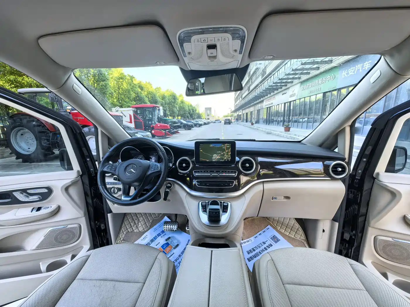 Mercedes-Benz V-Class 2017 Model V 260 L Premium Extended Edition фото 21