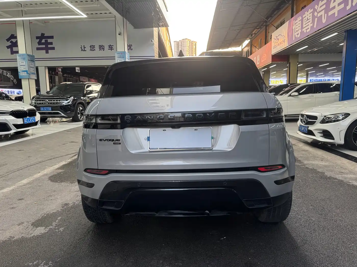 Land Rover Range Rover Evoque 2023 Range Rover Evoque L 249PS Luxury Edition фото 23
