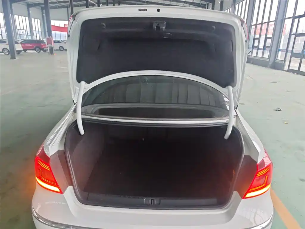 Volkswagen FAW-Volkswagen CC 2016 Model 1.8TSI Luxury фото 19