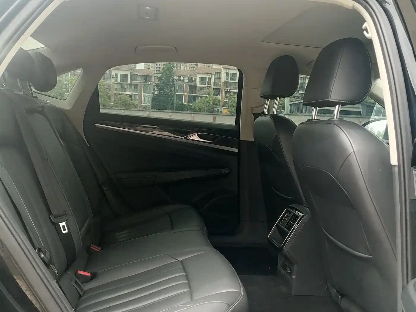 Volkswagen Passat 2020 280TSI Business Edition China VI фото 5
