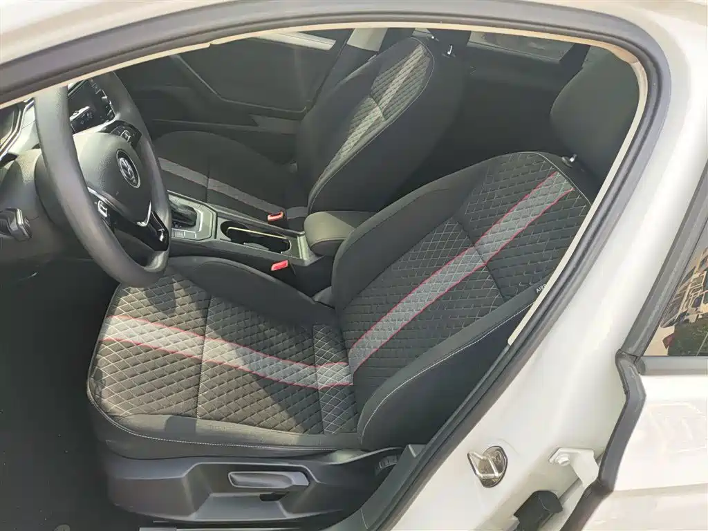VOLKSWAGEN LINGDU