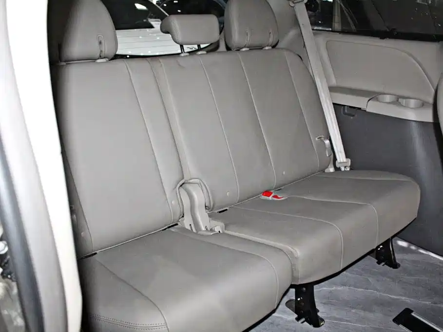 Photo 12 - Toyota Sienna