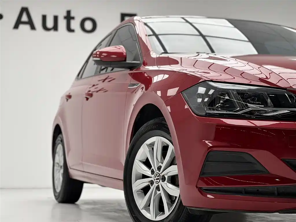 VOLKSWAGEN POLO